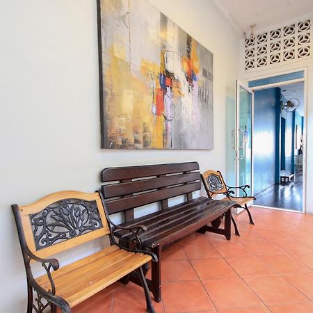Oyo 1054 Phuket Backpacker Hostel Экстерьер фото