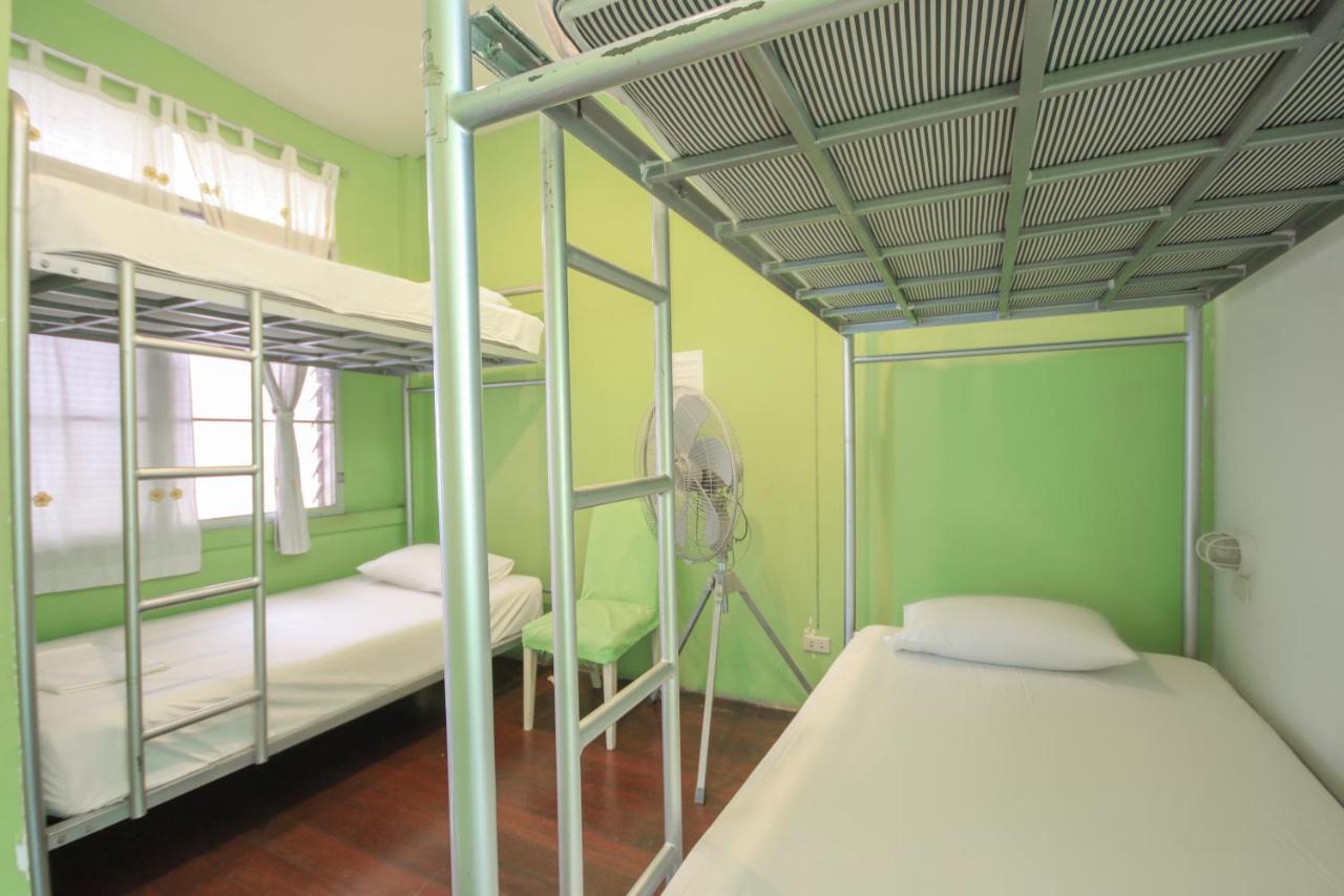 Oyo 1054 Phuket Backpacker Hostel Экстерьер фото