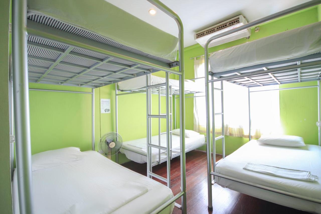 Oyo 1054 Phuket Backpacker Hostel Экстерьер фото
