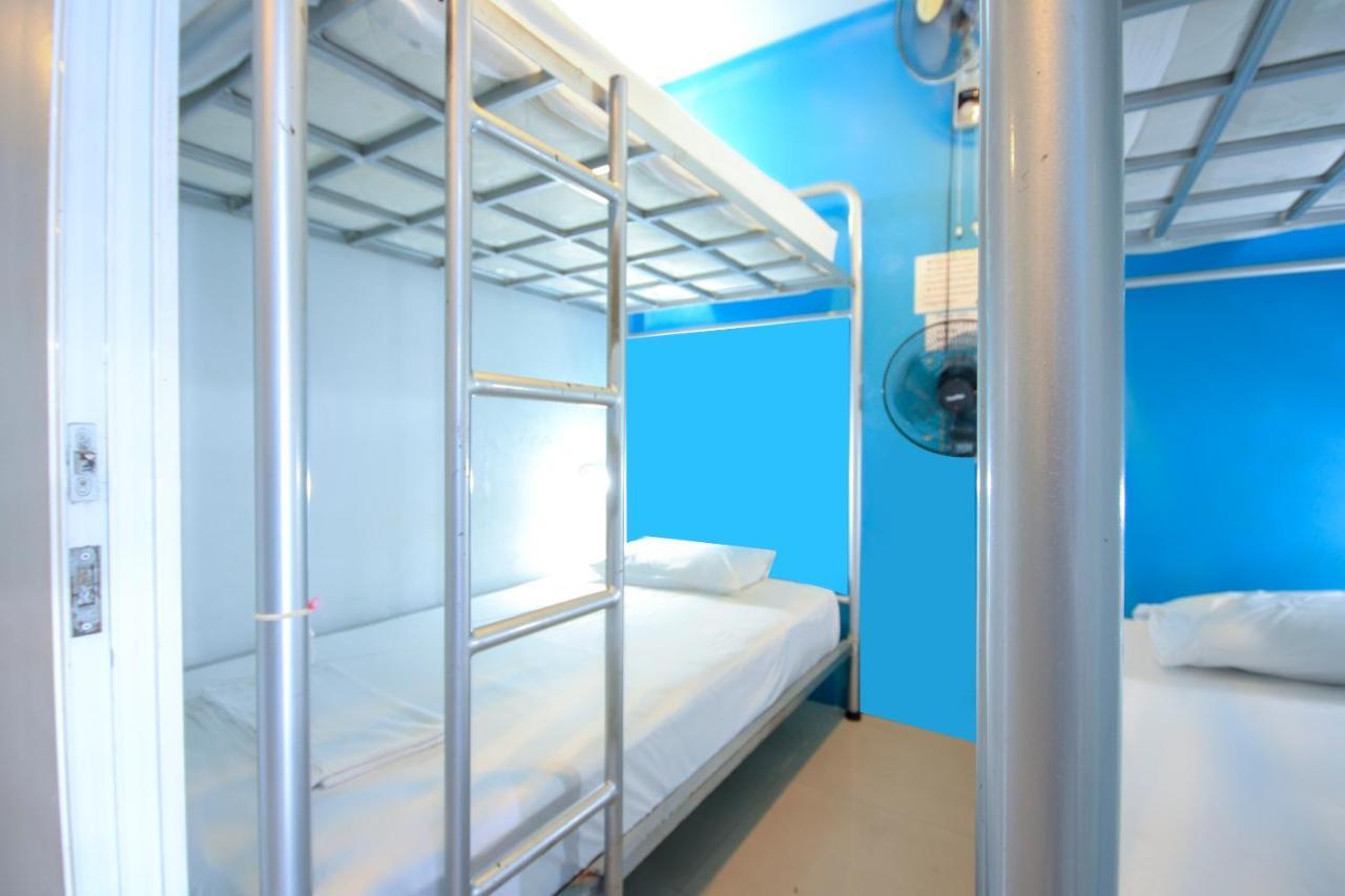 Oyo 1054 Phuket Backpacker Hostel Экстерьер фото