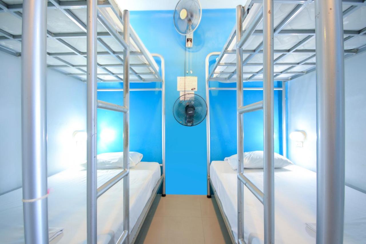 Oyo 1054 Phuket Backpacker Hostel Экстерьер фото