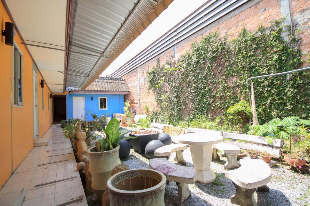 Oyo 1054 Phuket Backpacker Hostel Экстерьер фото