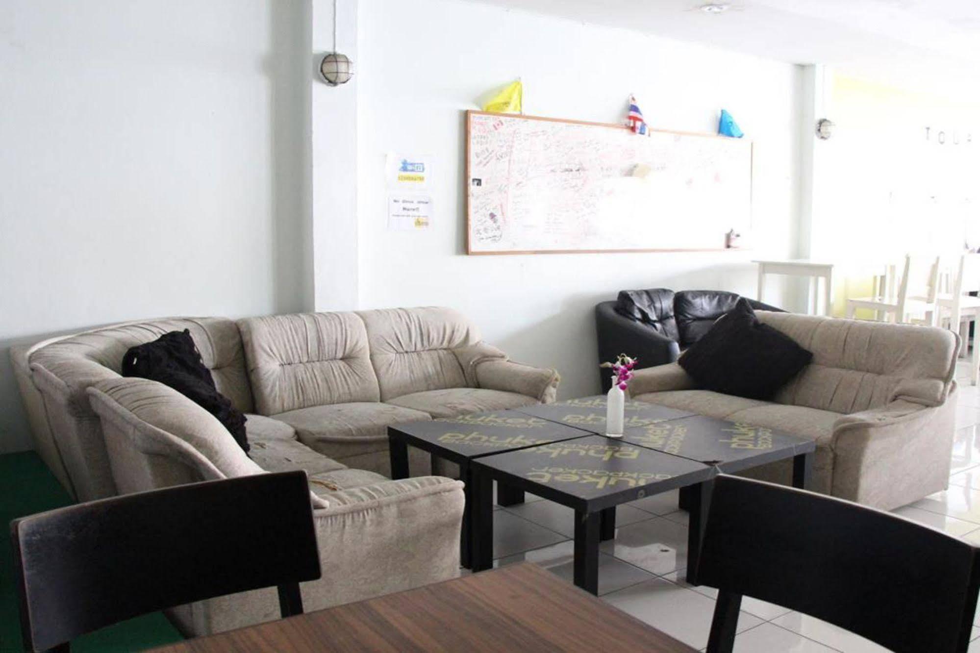 Oyo 1054 Phuket Backpacker Hostel Экстерьер фото