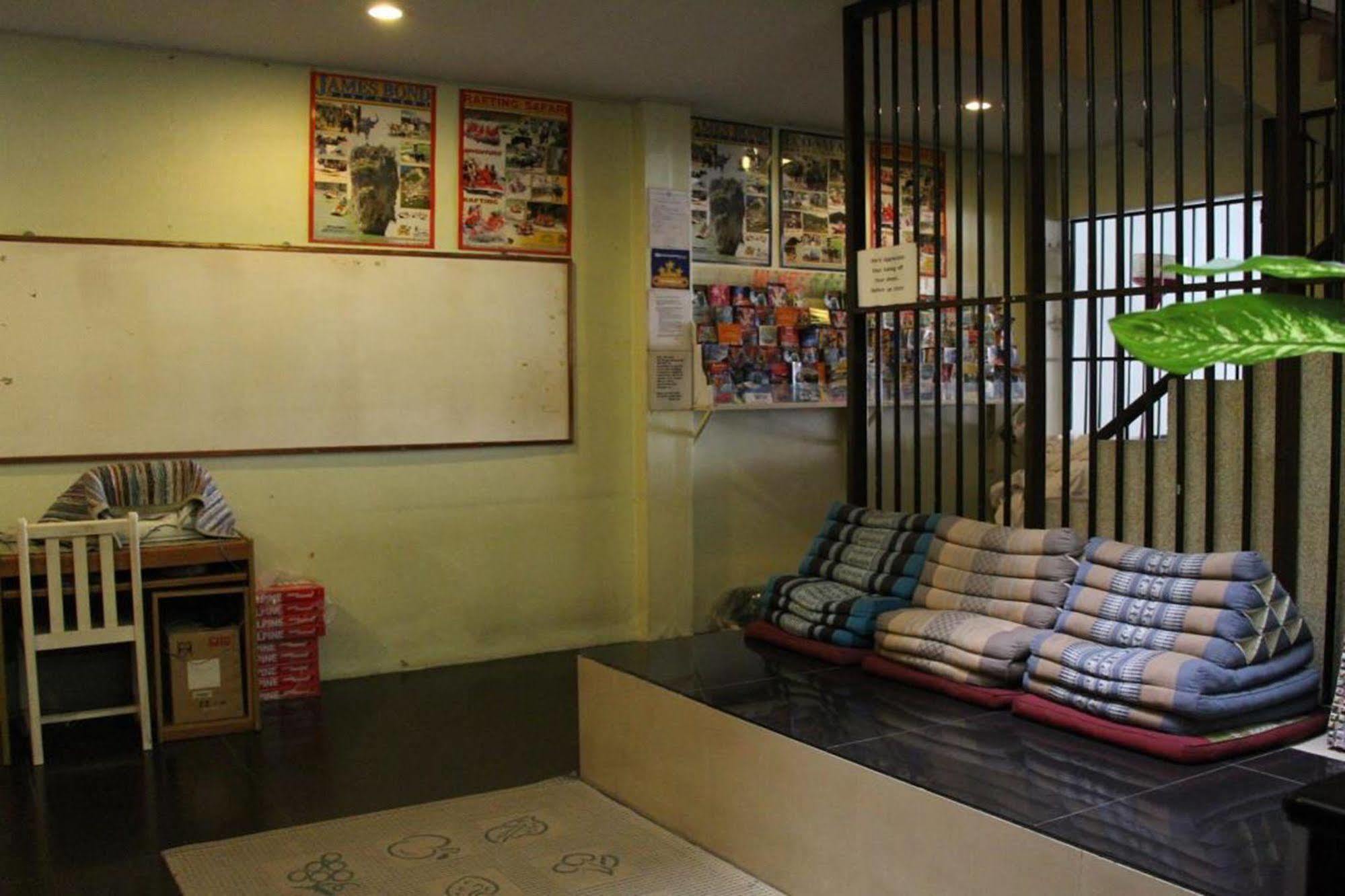 Oyo 1054 Phuket Backpacker Hostel Экстерьер фото